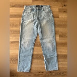 Lucky Brand Woman’s High Rise Mom Jeans – Size 6/28, Light Wash- Like New